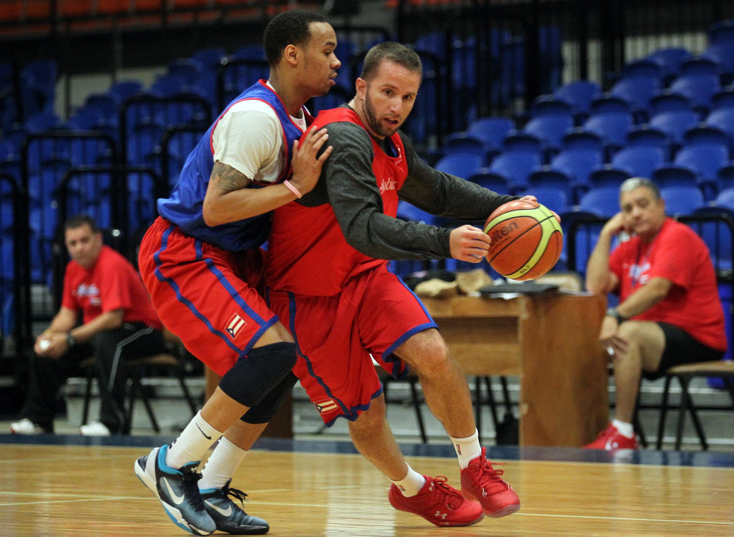 Shabazz Napier y José Juan Barea, en la foto en un entrenamiento para Centrobasket, se convirtieron en las más recientes bajas del combinado nacional.