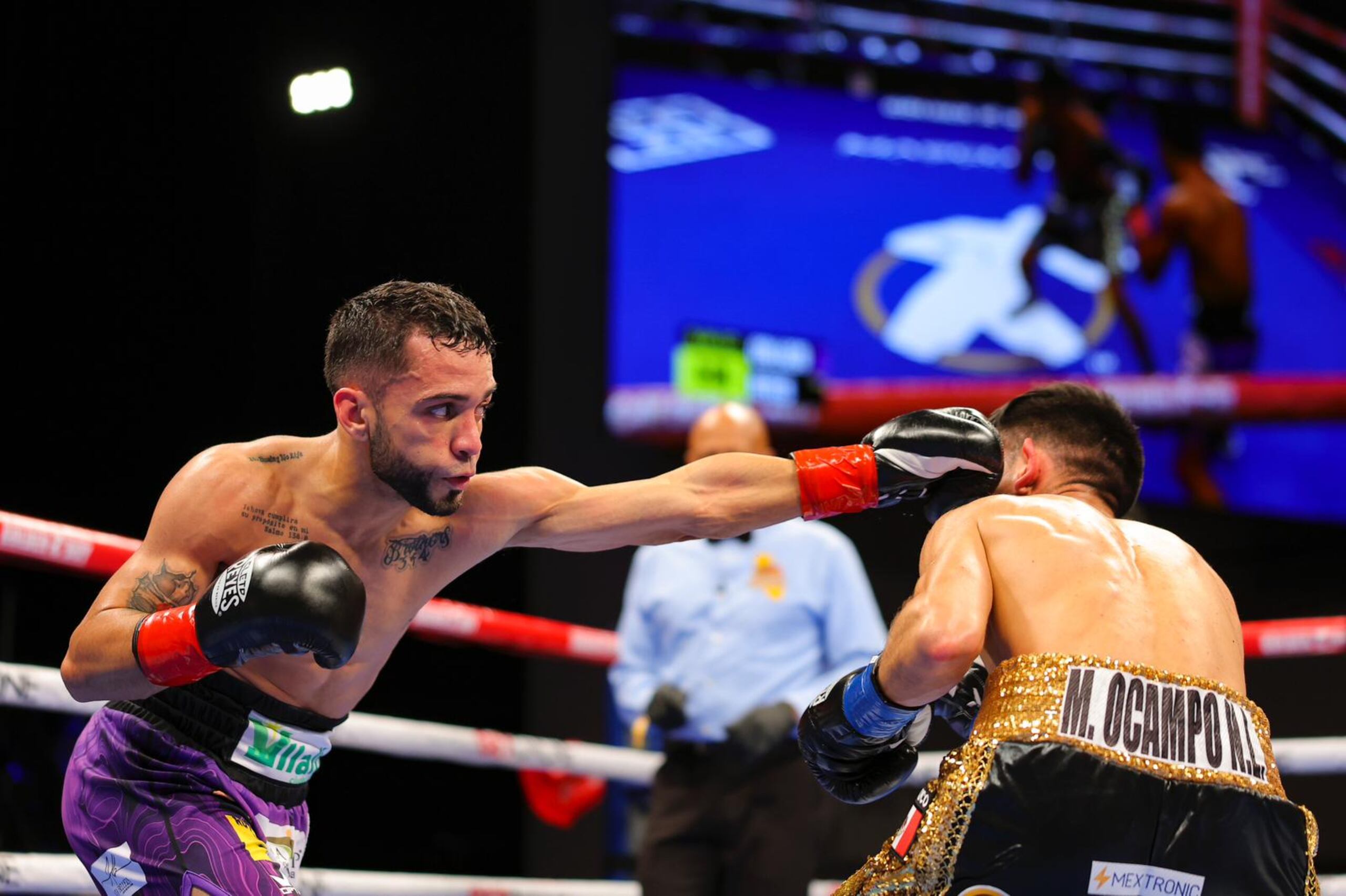 Oscar Collazo golpea el rostro de su rival Yudel Torres durante el combate del pasado enero.