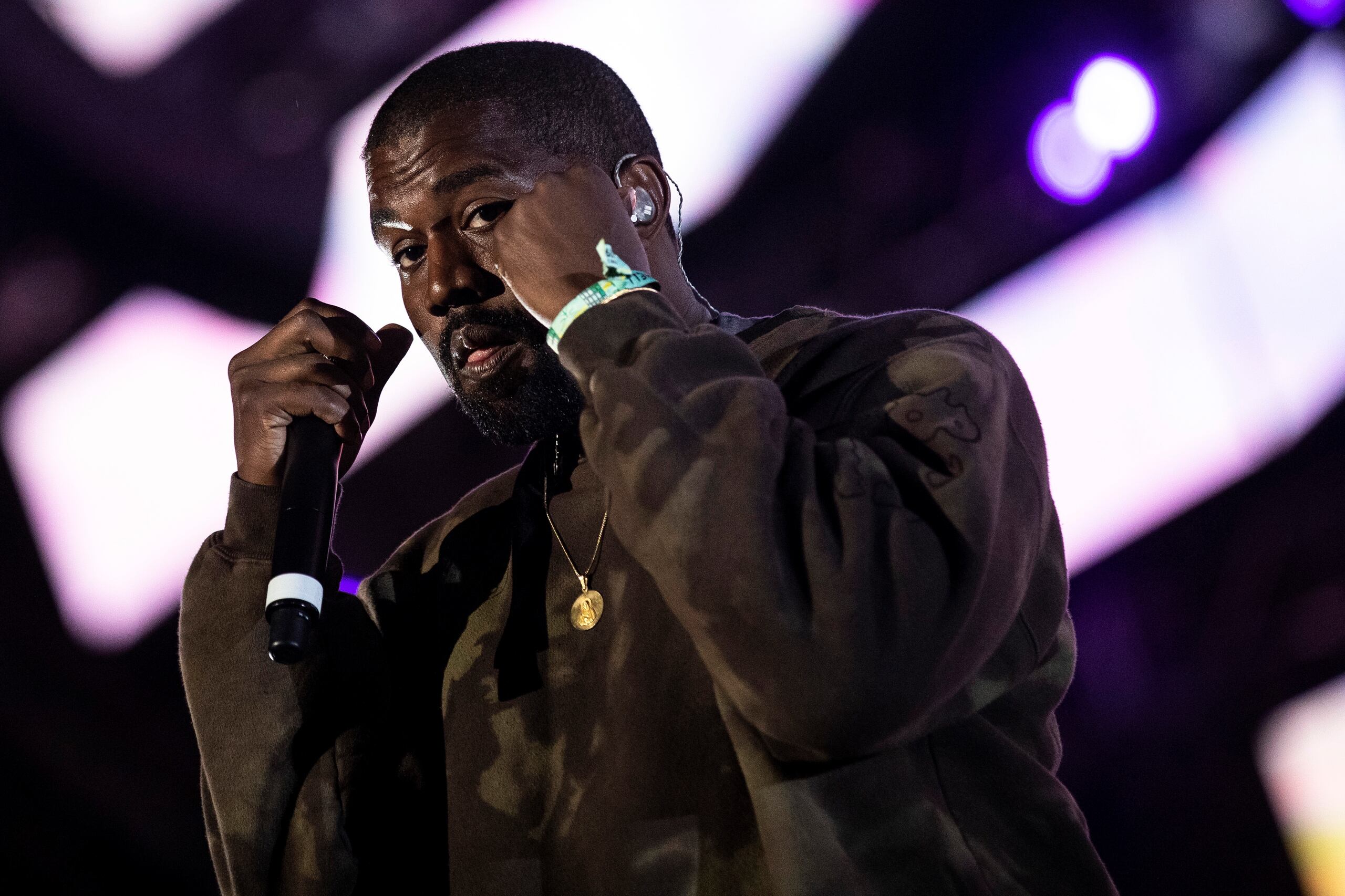 El rapero estadounidense Kanye West sigue siendo eje de la polémica con sus mensajes en las redes sociales.