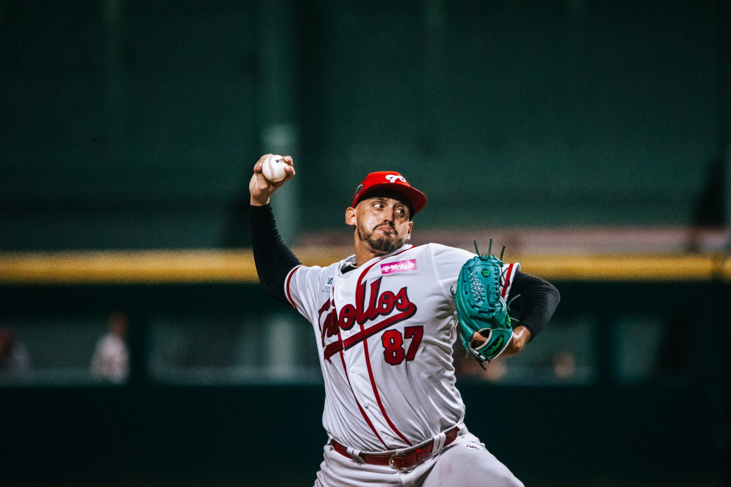 El derecho José de León fue el lanzador abridor por los Criollos de Caguas y cargó con su segundo revés de la temporada.