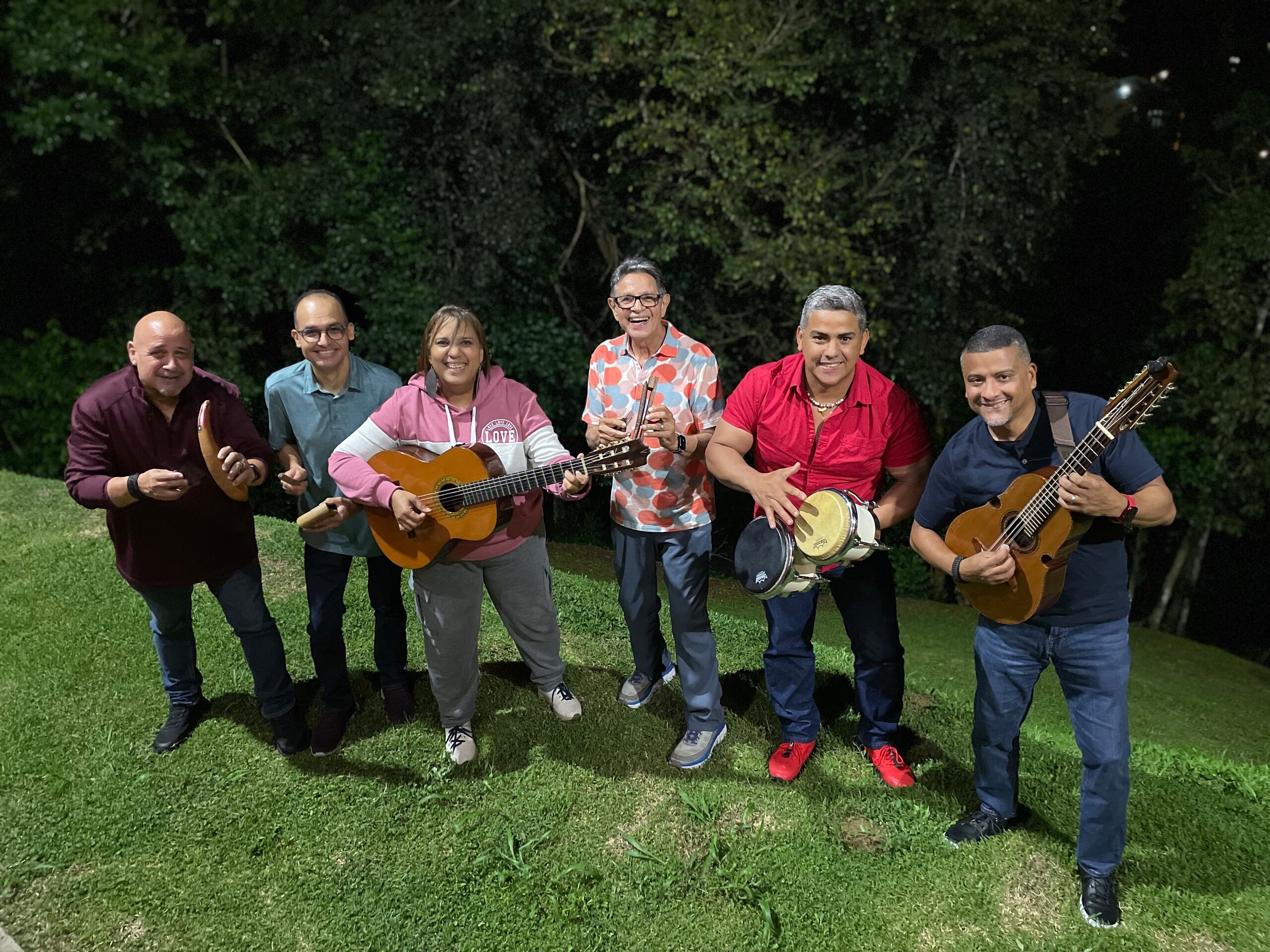 Silverio Pérez va a encender la Navidad en Orlando con tremendo rumbón.