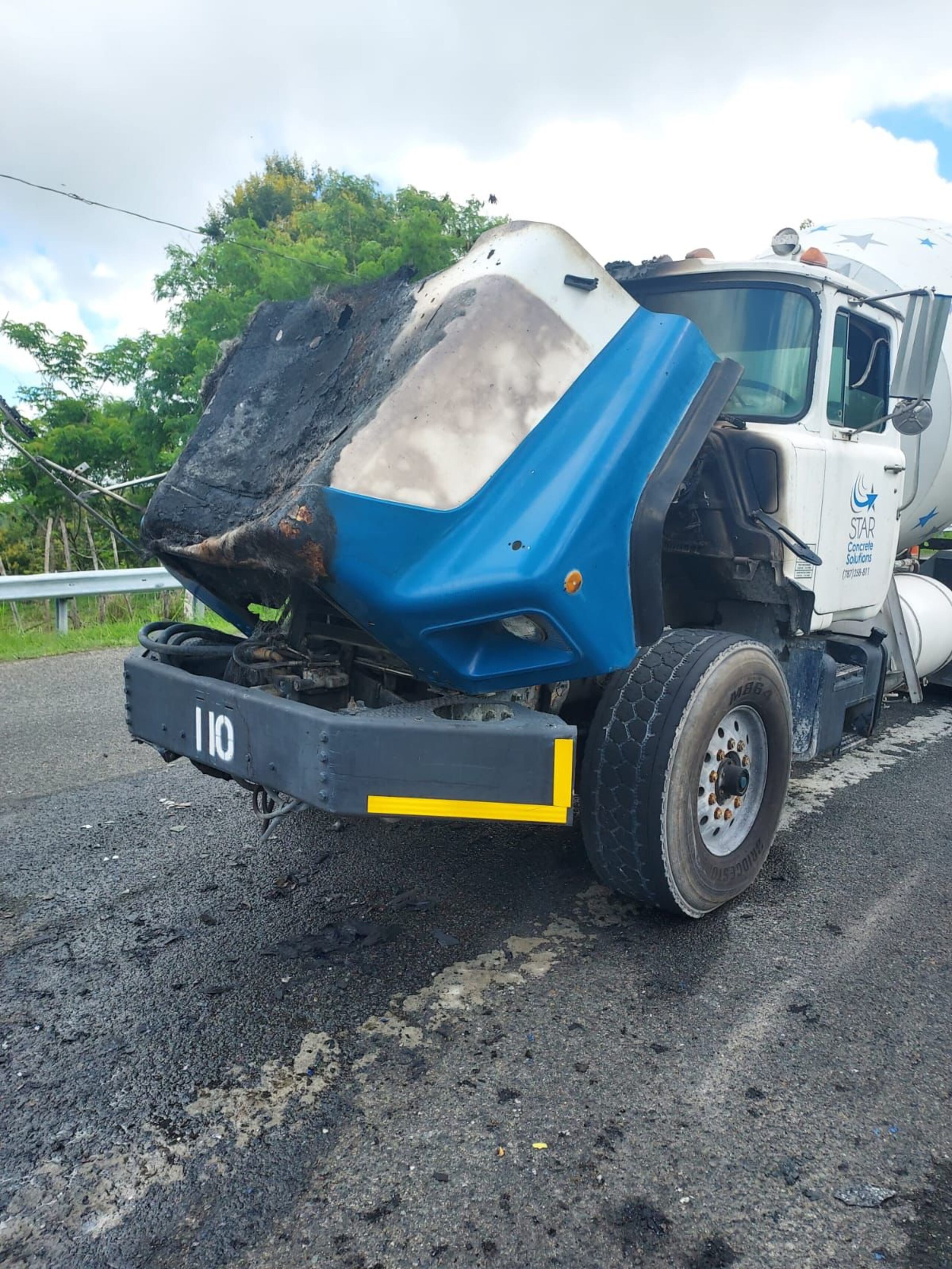 El camión se incendió en el kilómetro 5.6 de la carretera PR- 203 conocida como el expreso Chayanne en dirección hacia San Lorenzo.