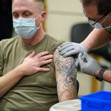 Fuerzas armadas de Estados Unidos sancionan a no vacunados 