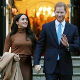Palacio de Buckingham confirma que Enrique y Meghan Markle dejarán sus deberes reales
