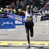 Los kenianos Chebet y Jepchirchir dominan el Maratón de Boston 