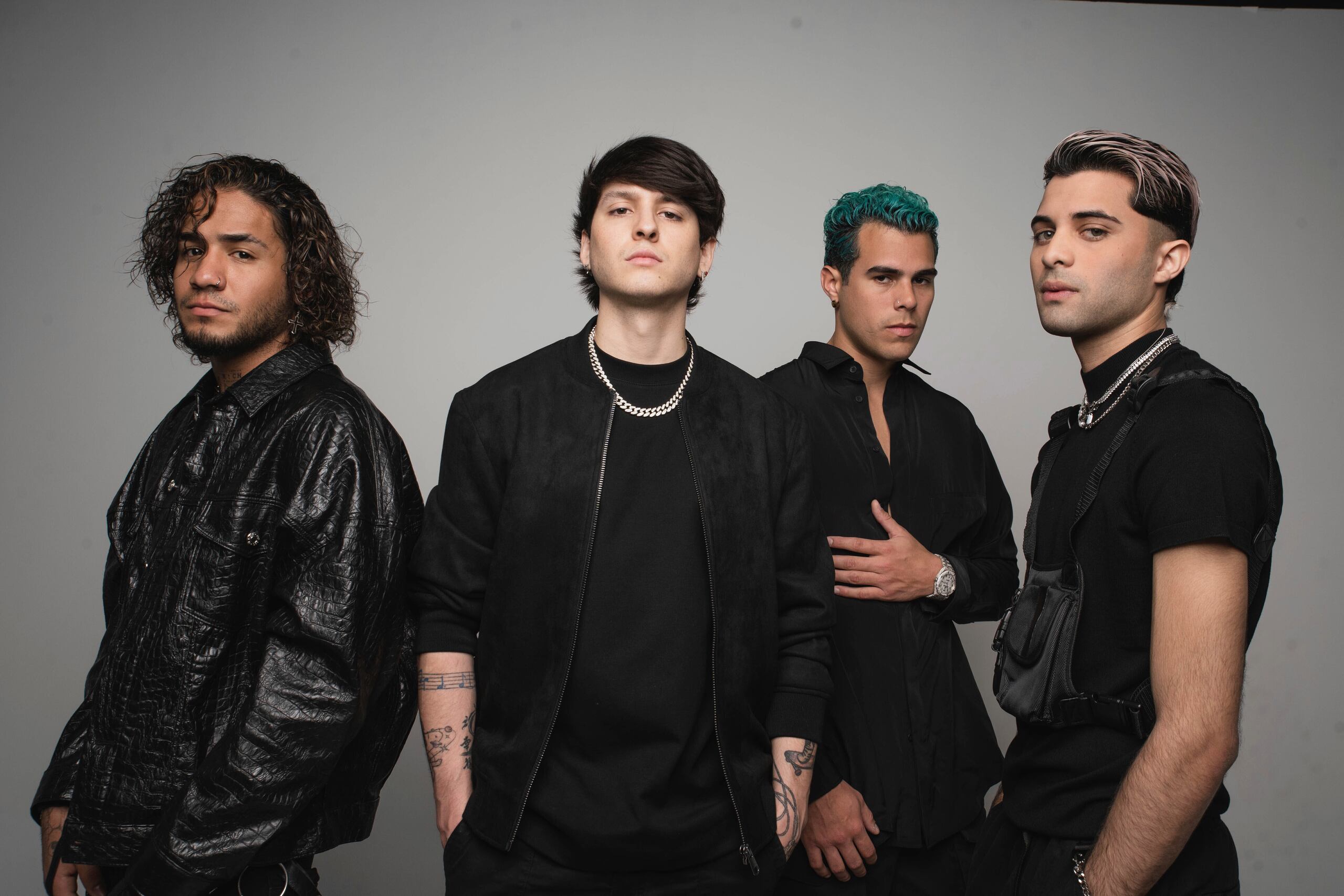 En esta fotografía proporcionada por Sony Music, Richard Camacho, Christopher Vélez, Zabdiel de Jesús y Erick Brian Colón de la banda CNCO. (Nina Rodriguez/Sony Music vía AP)