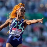 Atleta negra de Estados Unidos alega discrimen del COI ante el caso de dopaje de la patinadora rusa