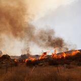 Incendios y sequía ligados a emisores de carbono afectan desproporcionadamente a hispanos en Estados Unidos