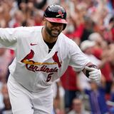 Albert Pujols dispara como bateador emergente el jonrón 695 de su carrera