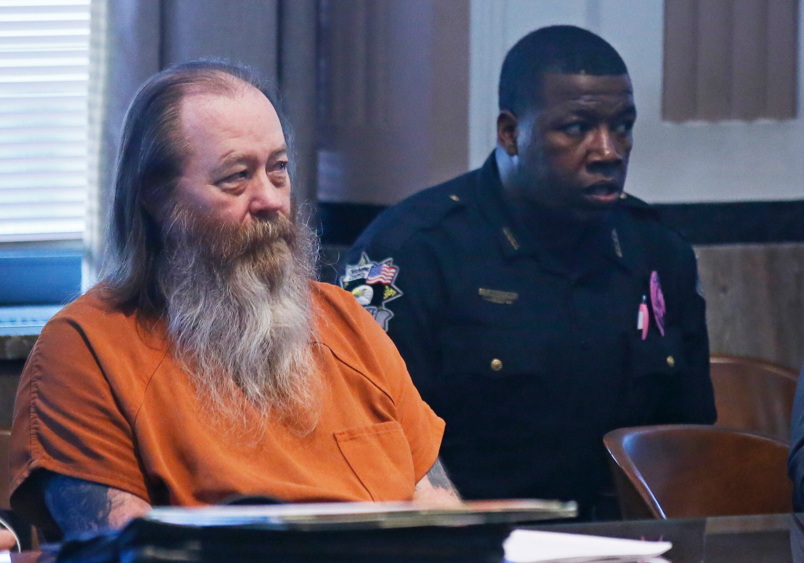 En esta foto del 18 de octubre del 2017, William Lewis Reece, espera por el comienzo de un audiencia en un tribunal en Oklahoma City. El jurado recomendó el 3 de junio del 2021 la pena máxima para William Lewis Reece, comvicto de asesinato premeditado por el secuestro y muerte en 1997 de Tiffany Johnson, de 19 años.