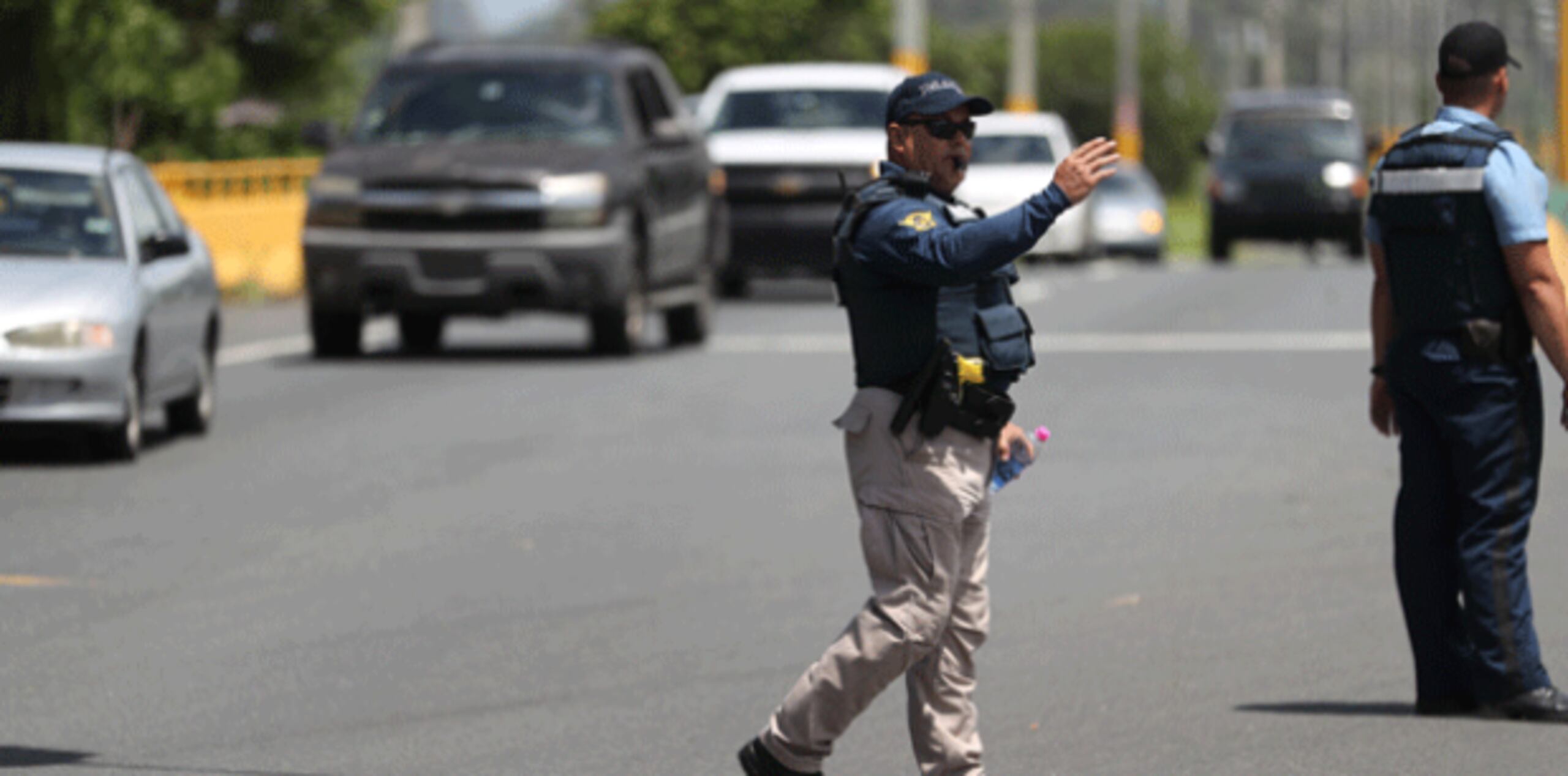 Un total de 600 policías estatales están asignados a hacer labores de tránsito en intersecciones alrededor del País en lo que pasa la emergencia por Irma.  (vanessa.serra@gfrmedia.com)
