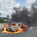 Reabren carriles en expreso en dirección de San Juan a Bayamón tras incendiarse un auto 