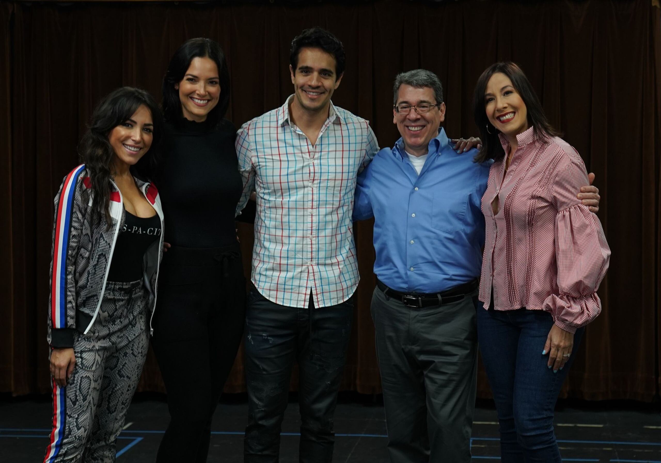 La puesta en escena en Puerto Rico está encabezada por Ana Isabelle, Denise Quiñones, Ëktor Rivera, Tony Chiroldes  y Sara Jarque.