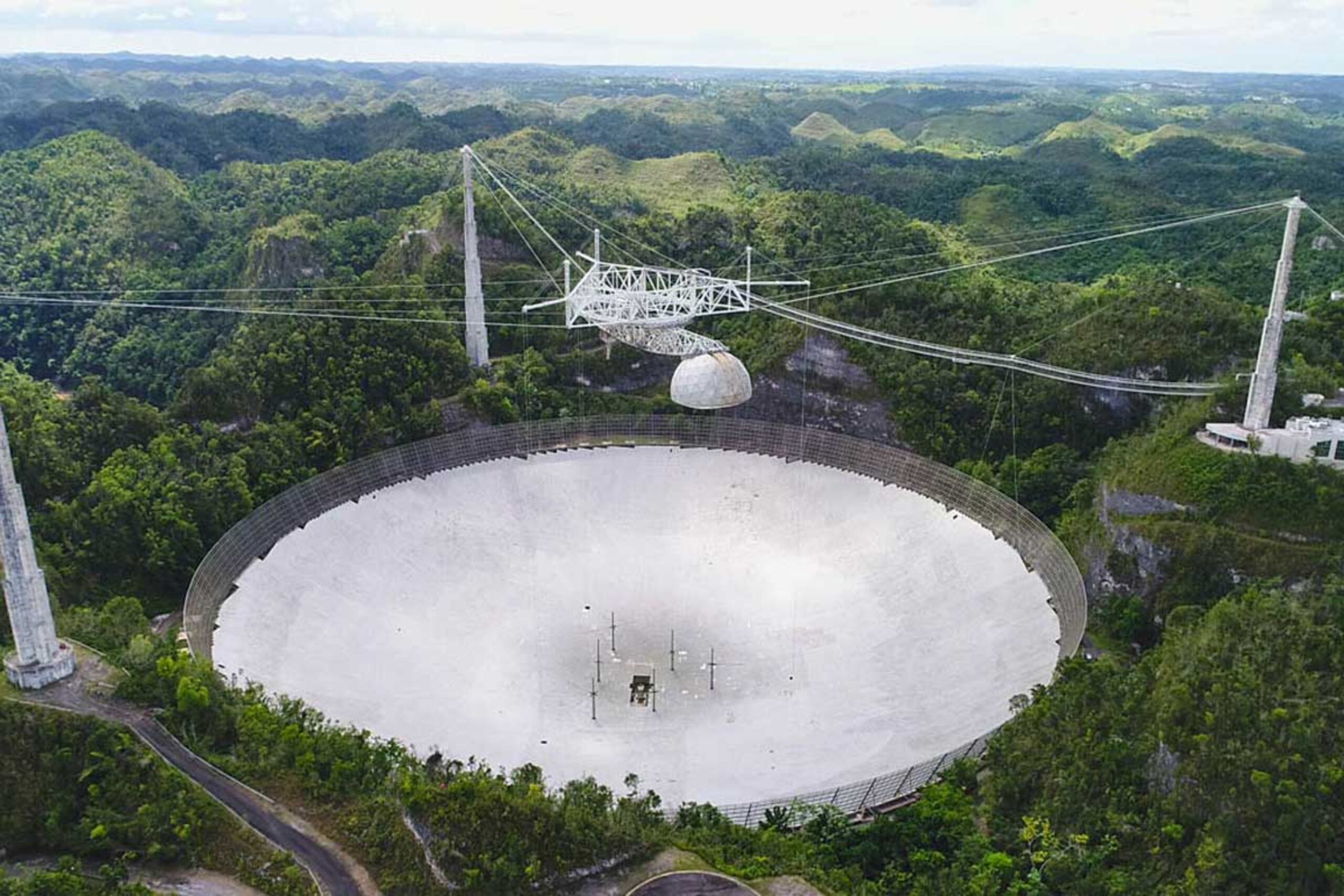 El Centro de Ingeniería y Seguridad de la NASA, el Centro Espacial Kennedy y Pfeifer Wire también están ayudando en la revisión de la estructura.