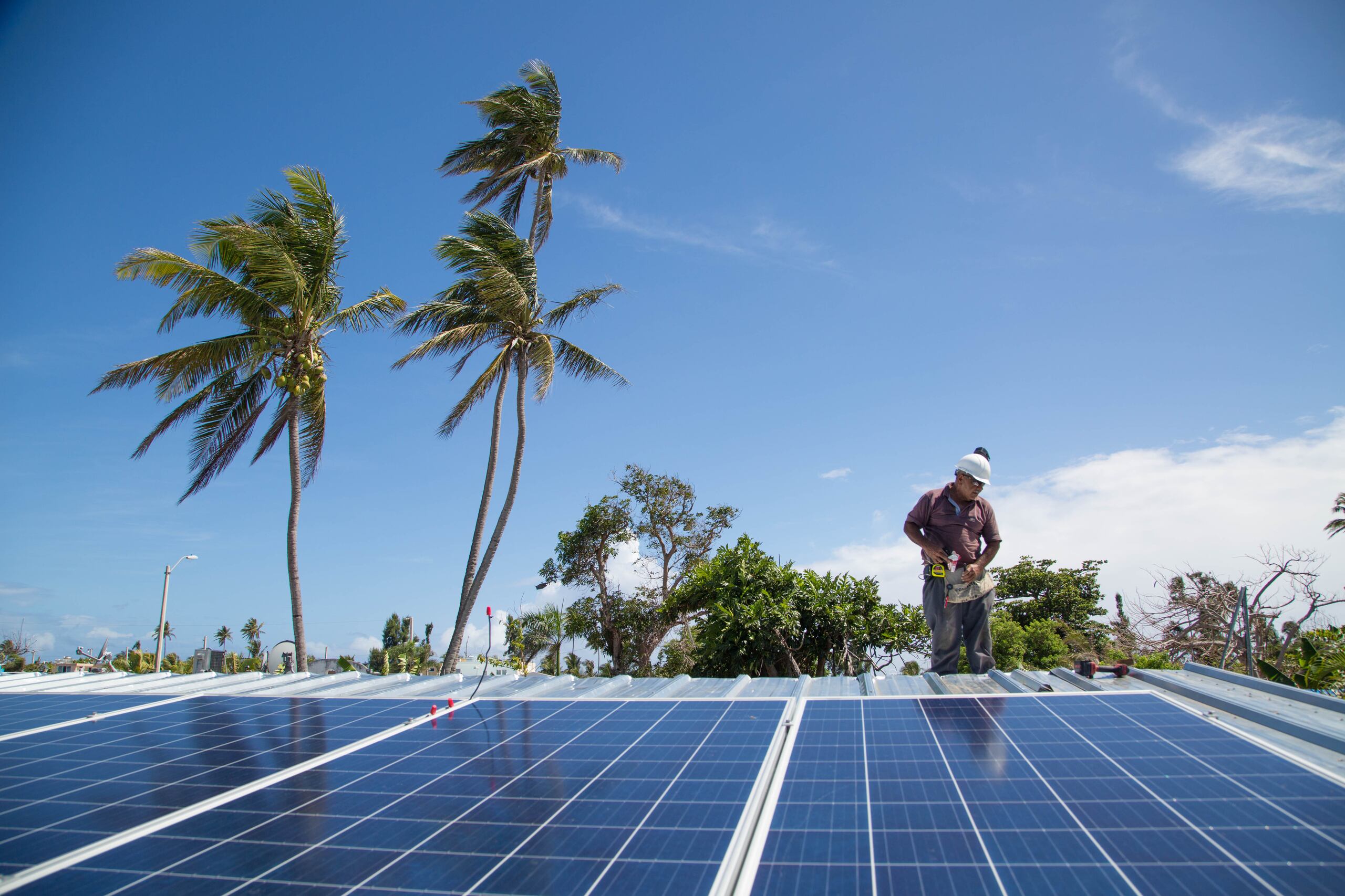 La cantidad de clientes con residencias interconectadas a la energía solar se ha triplicado en los pasados 21 meses en comparación con lo que se alcanzó en la década anterior.