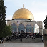 Policía entra a delicado lugar sagrado en Jerusalén tras enfrentamientos