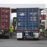 Sistema de recibo y despacho en zona portuaria ocasiona tapón de camiones