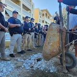 Policía arresta a tres manifestantes en condominio Sol y Playa de Rincón