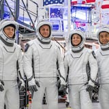 Astronautas de la Crew-5 viajan hacia la EEI acompañados por Einstein 