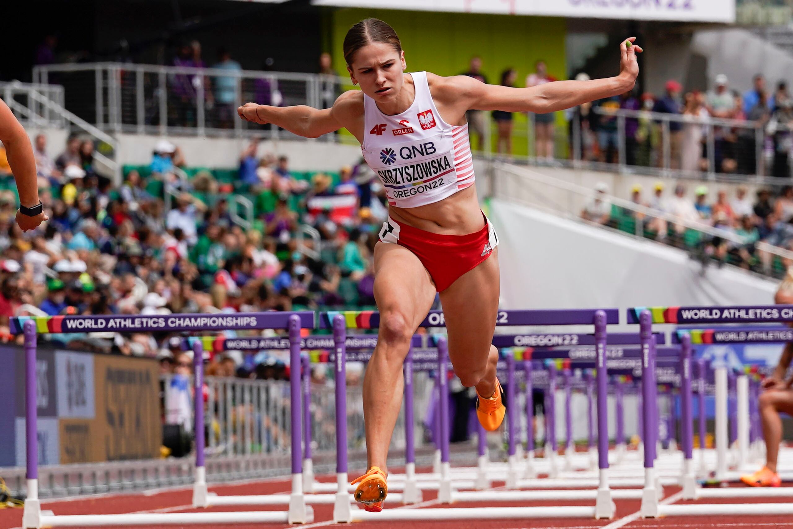 Pia Skrzyszowska cruzó la meta en primer lugar en la serie donde participó la puertorriqueña Paola Vázquez