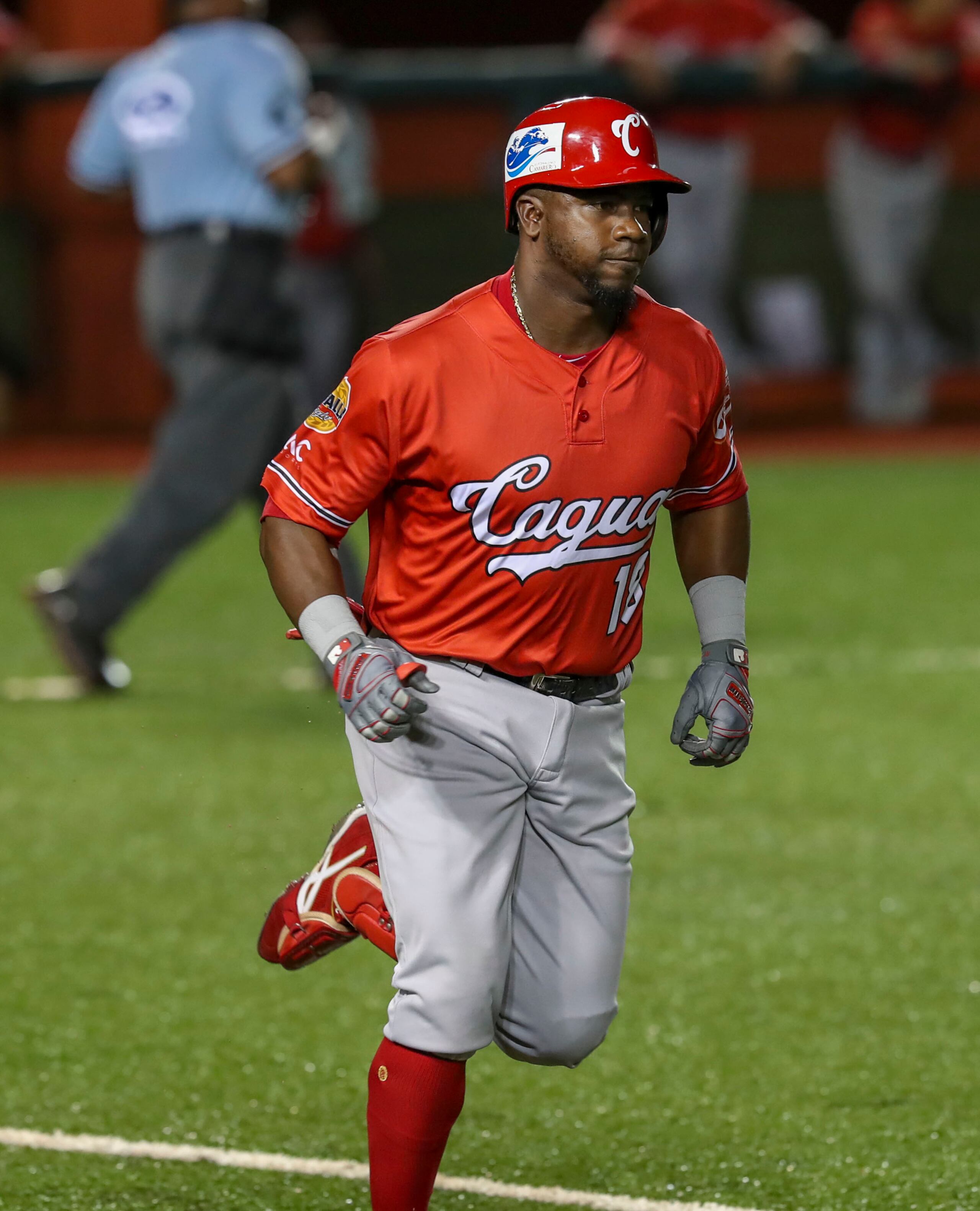 El jardinero cubano Rusney Castillo, anunciado el viernes por los Cangrejeros de Santurce, jugó varias temporadas con los Criollos de Caguas en la Liga de Béisbol Profesional Roberto Clemente (LBPRC).