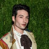 Acusan a Ezra Miller de robo agravado en Vermont