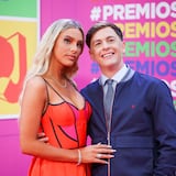 La montan en la alfombra de Premios Juventud