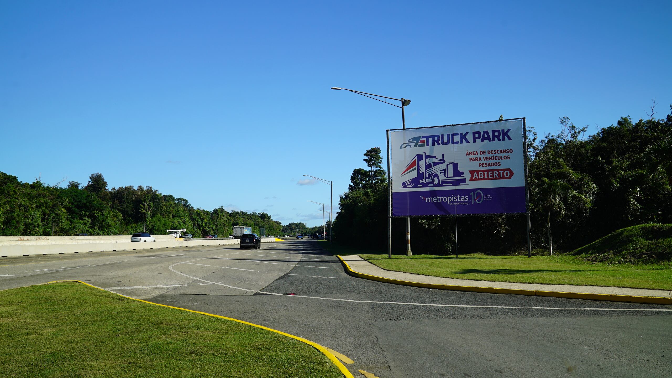 El Truck Park se edificó en la antigua estación de peaje de Vega Alta en la PR-22.