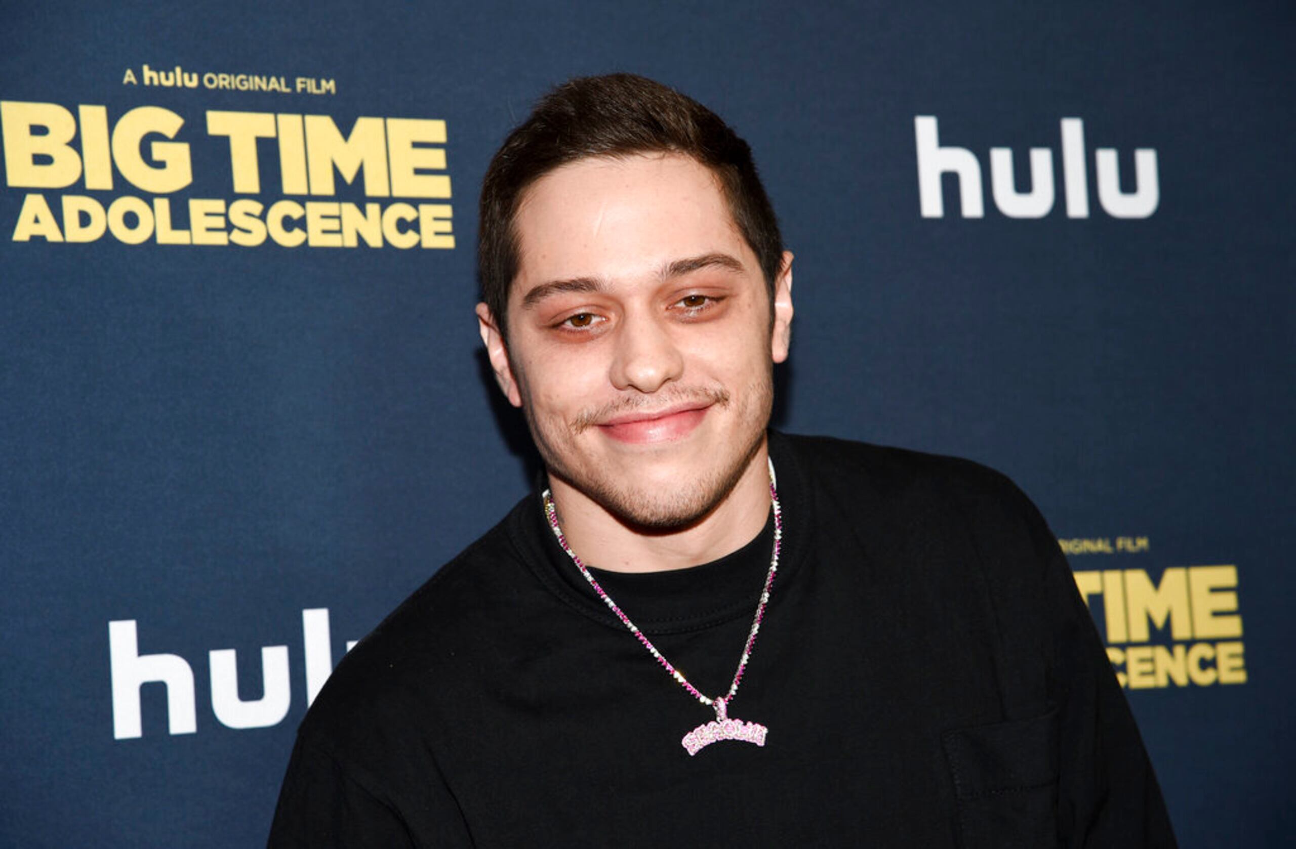 Pete Davidson escribió y protagonizó la película semiautobiográfica “The King of Staten Island”, que se estrenó en 2020.