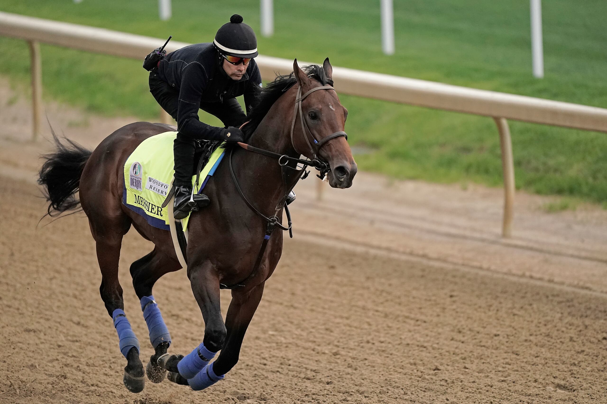 Este es Messier, el caballo de John Velázquez en el Kentucky Derby, durante un trabajo en Churchill Downs. Messier es el tercer candidato en Derby, mientras que Velázquez busca su cuarto triunfo en el clásico.