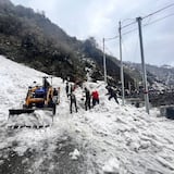 Elevan a 7 los turistas muertos por una avalancha de nieve en la India 