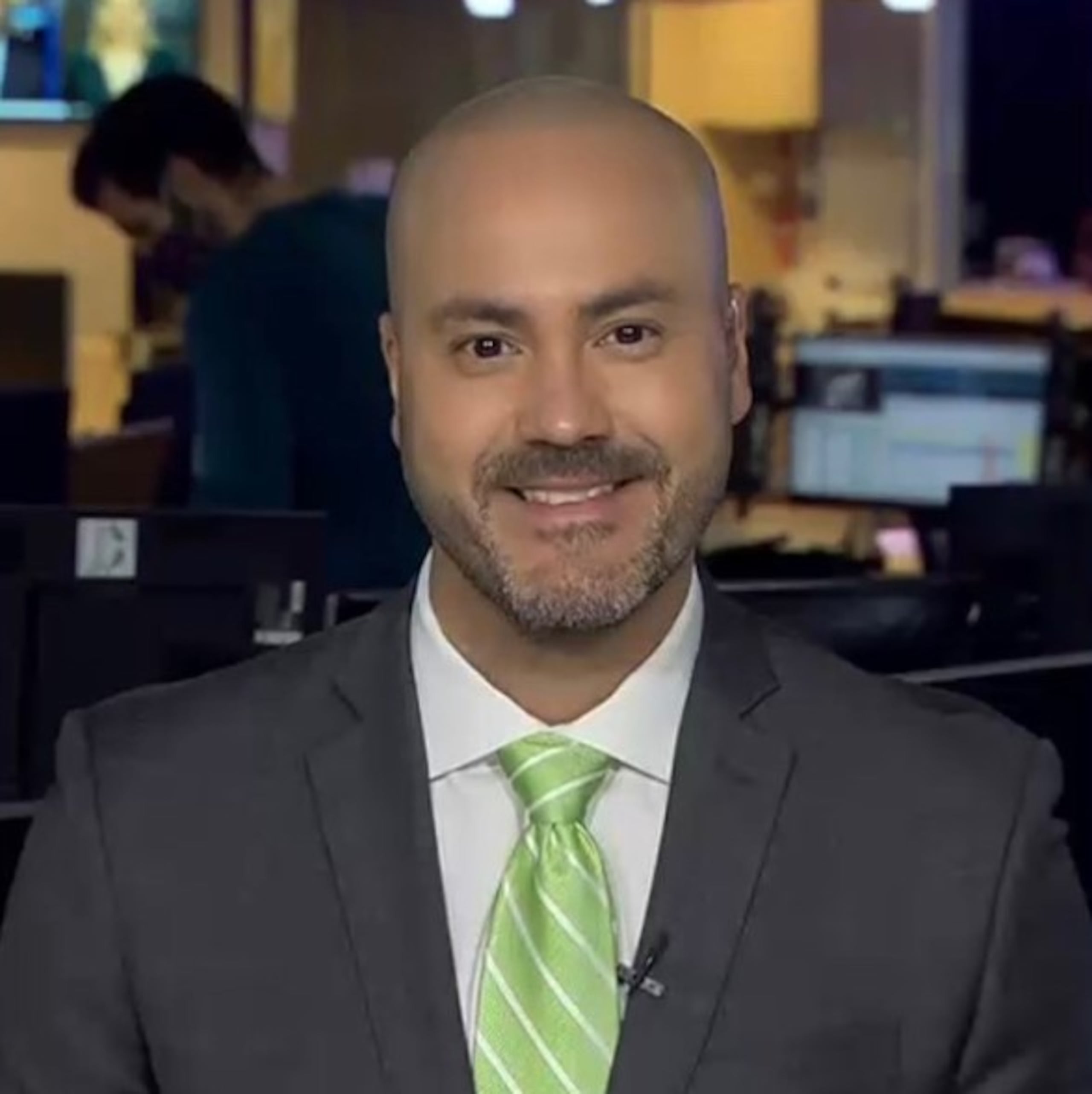 A Alberto Rullán, hombre ancla de Telemundo 62 en Filadelfia, le hicieron una buena oferta económica.