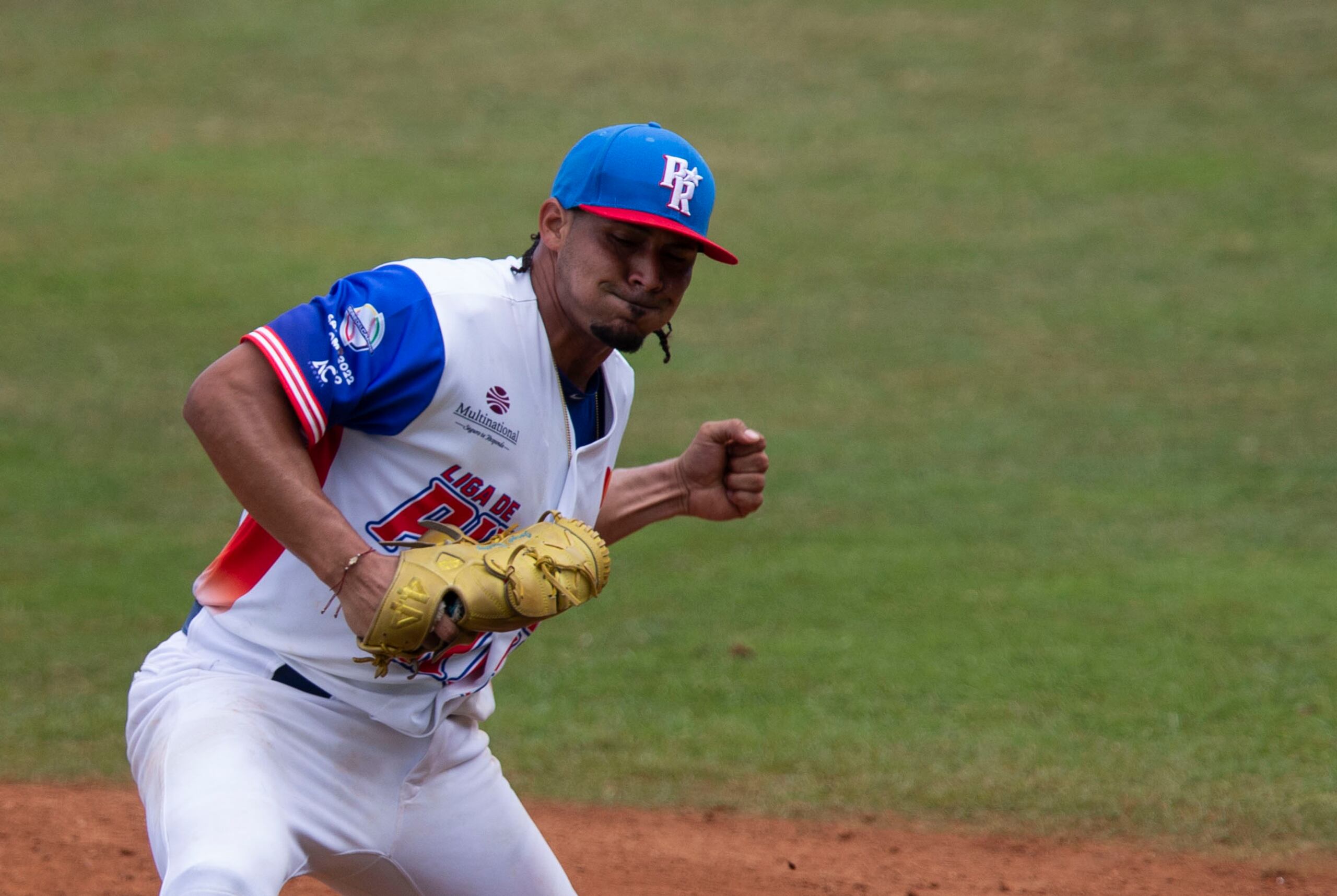 Luis Leroy Cruz celebra una jugada en la que sus lanzamientos fueron efectivos.