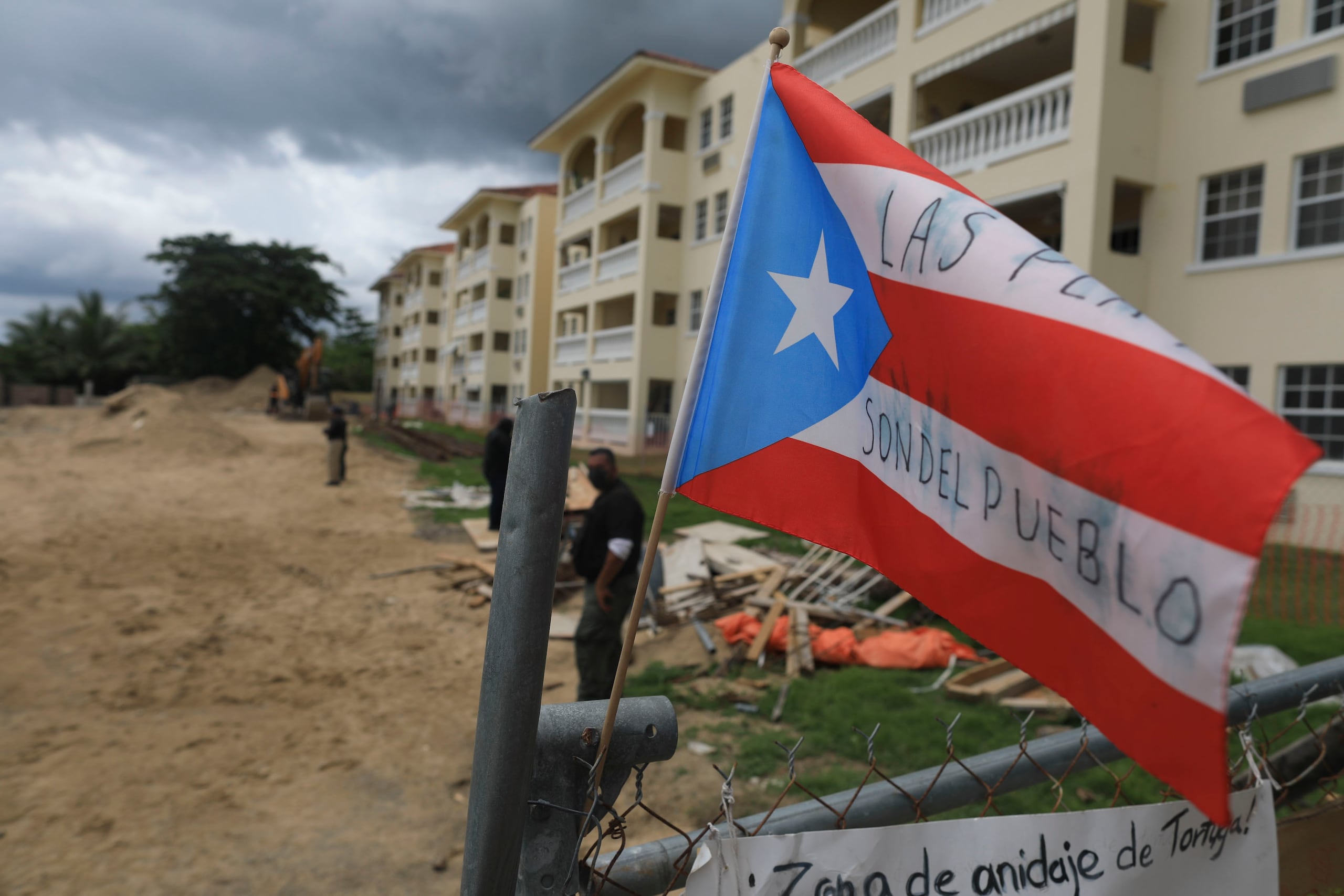 El área de la playa de Rincón donde se pretende construir una piscina y área recreativa para el condominio Sol y Playa ha sido escenario de reclamos y protestas en favor del medio ambiente.