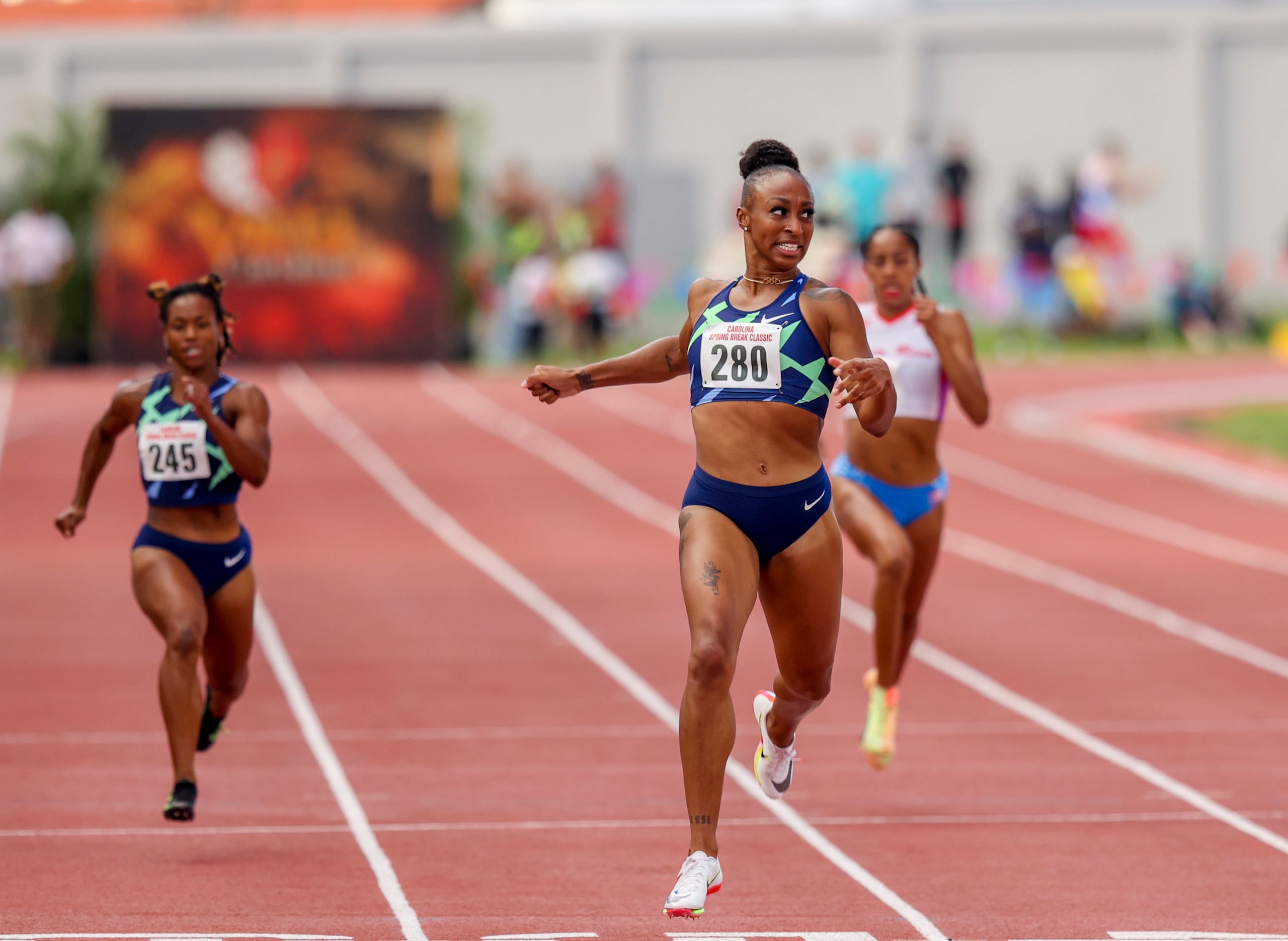 Jasmine Camacho Quinn, aquí corriendo en el Clásico Primaveral de Carolina, tiene una buena progresión en los 100 metros con vallas en el 2022.