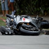 Motociclista resulta con heridas de gravedad tras colisión con un vehículo