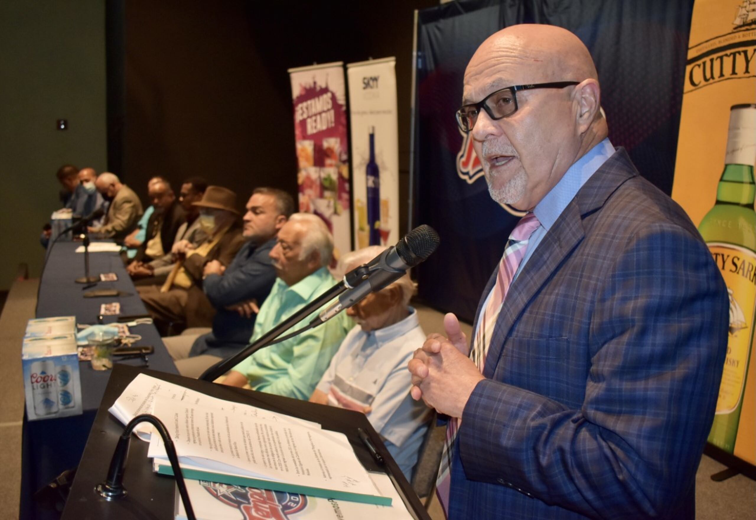 José Quiles, presidente de la Federación de Béisbol, recibió en la reunión un voto de confianza sobre su gestión de parte de los apoderados de la liga.