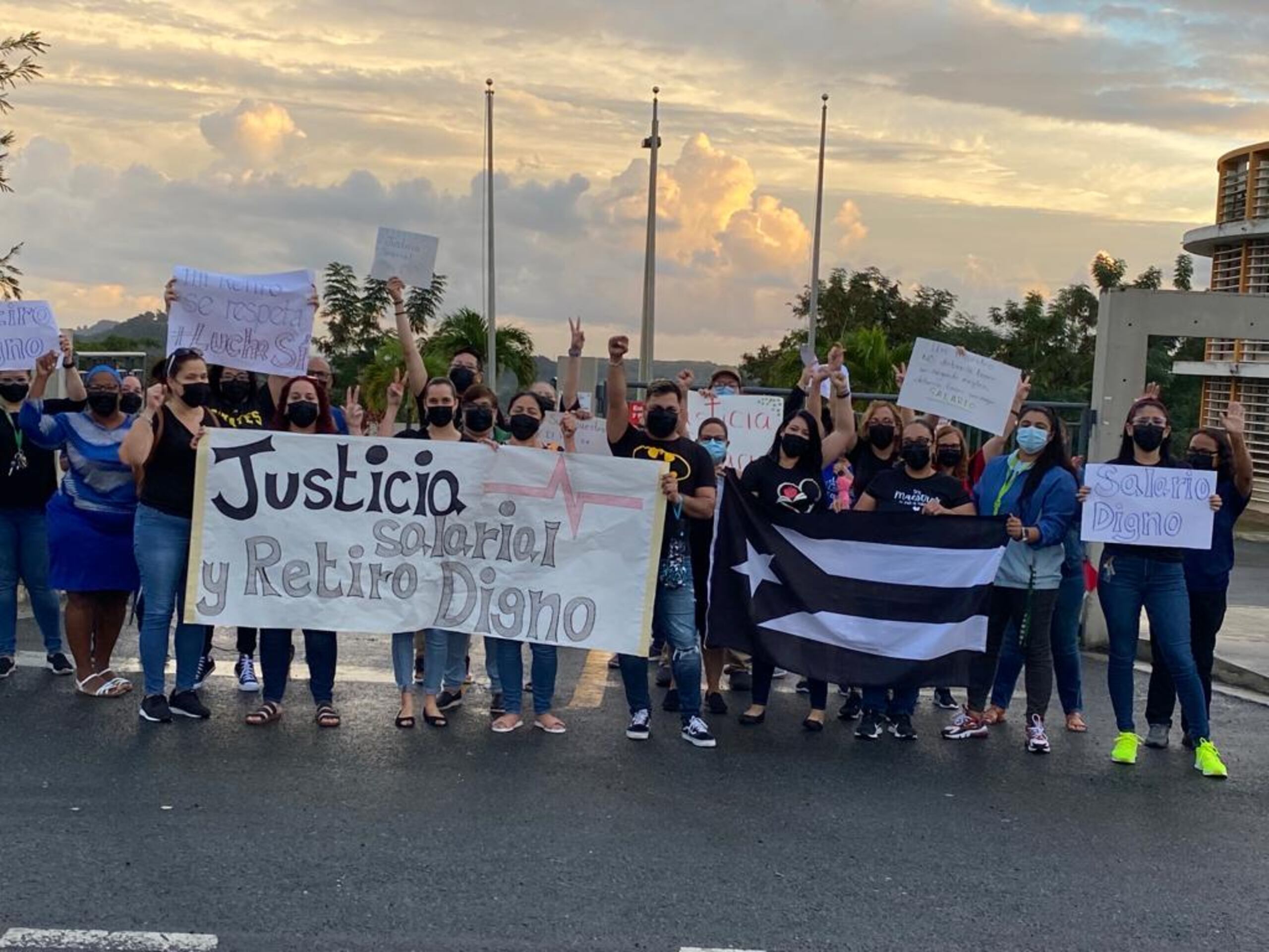 La oleada de ausencia se ha reportado en las escuelas desde el lunes.