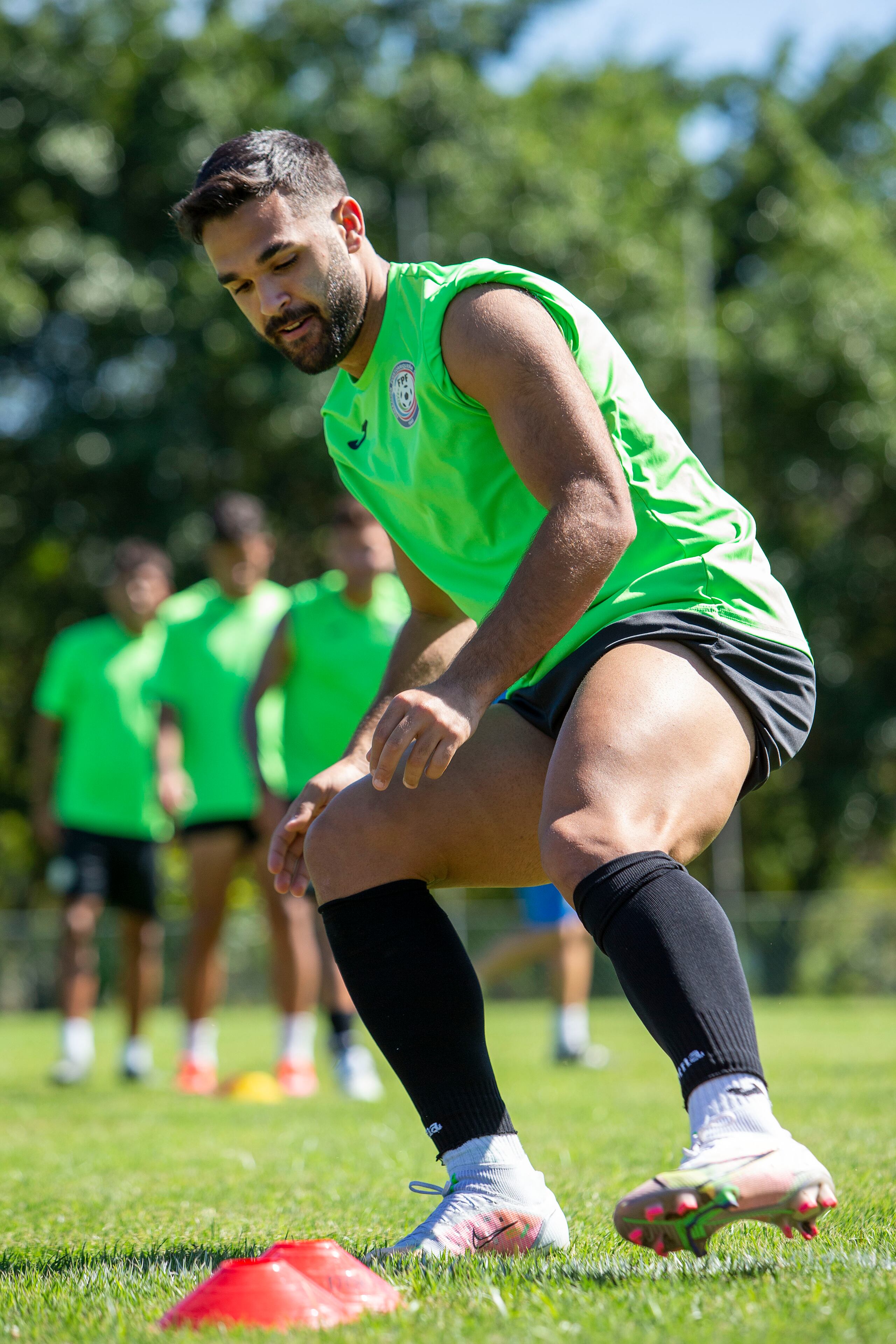 Ricardo Rivera, del seleccionado boricua,  entrena sobre el terreno sobre el terreno del Estadio Panamericano de Fútbol de la ciudad de San Cristóbal, República Dominicana.
