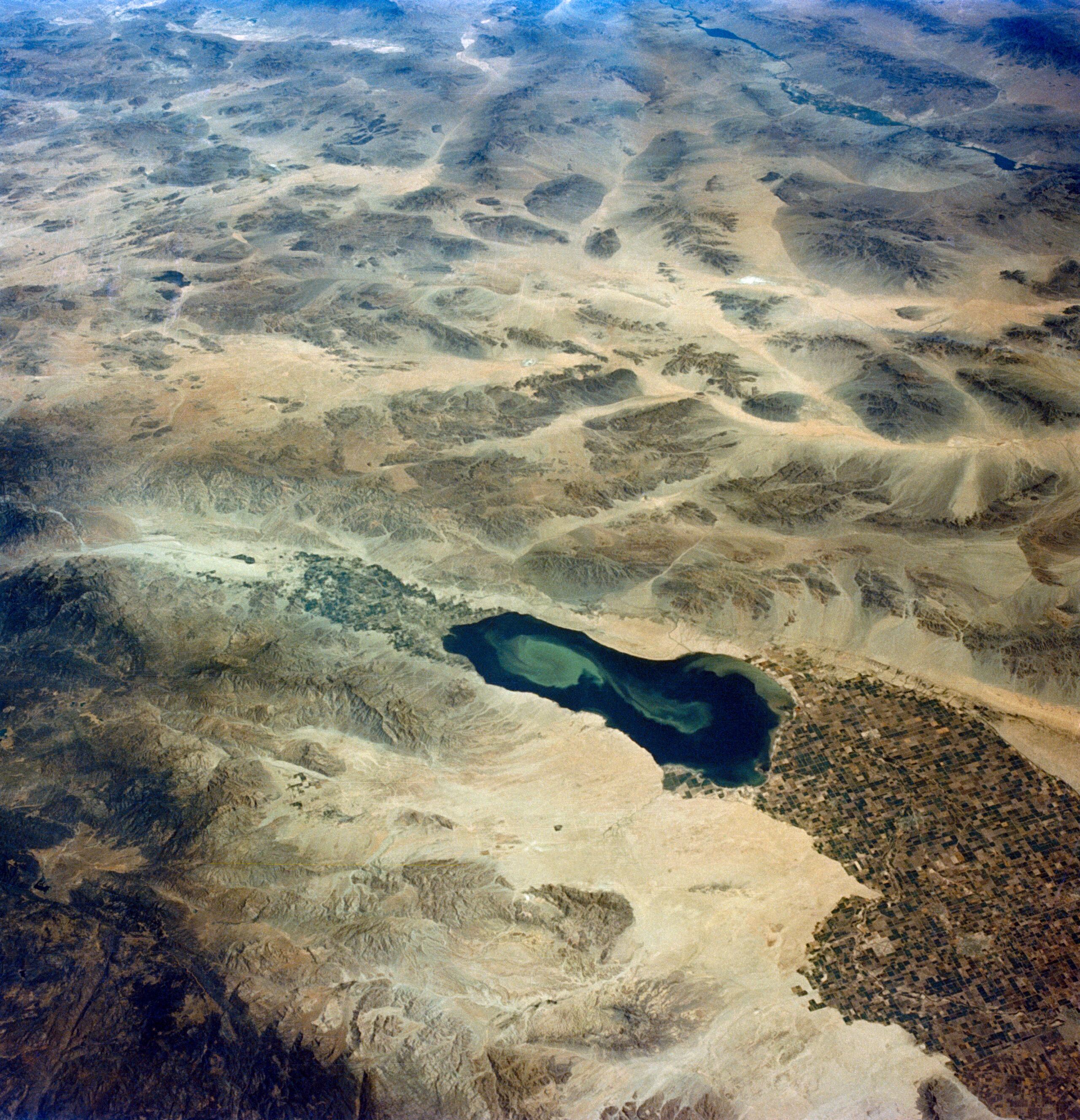 Imagen cedida por la NASA del Valle Imperial y el Mar Salton, en el sur de California, fotografiados desde la nave espacial Gemini 5 en órbita terrestre. (EFE/ NASA)