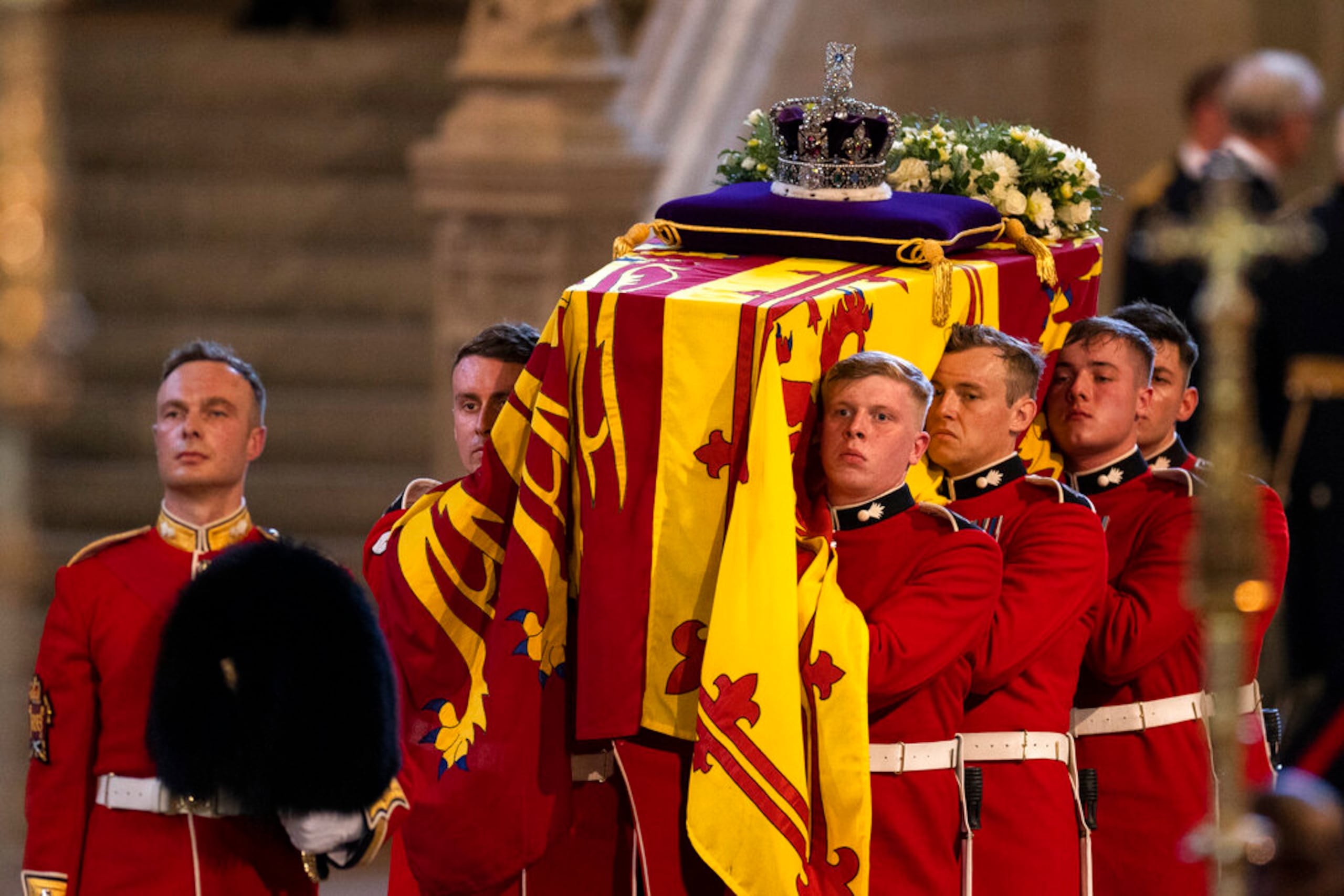 Llegada del féretro de la reina Isabell II al Westminster Hall en Londres, el 14 de septiembre de 2022.