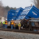 Estados Unidos demanda a Norfolk por el tren que descarriló con material tóxico