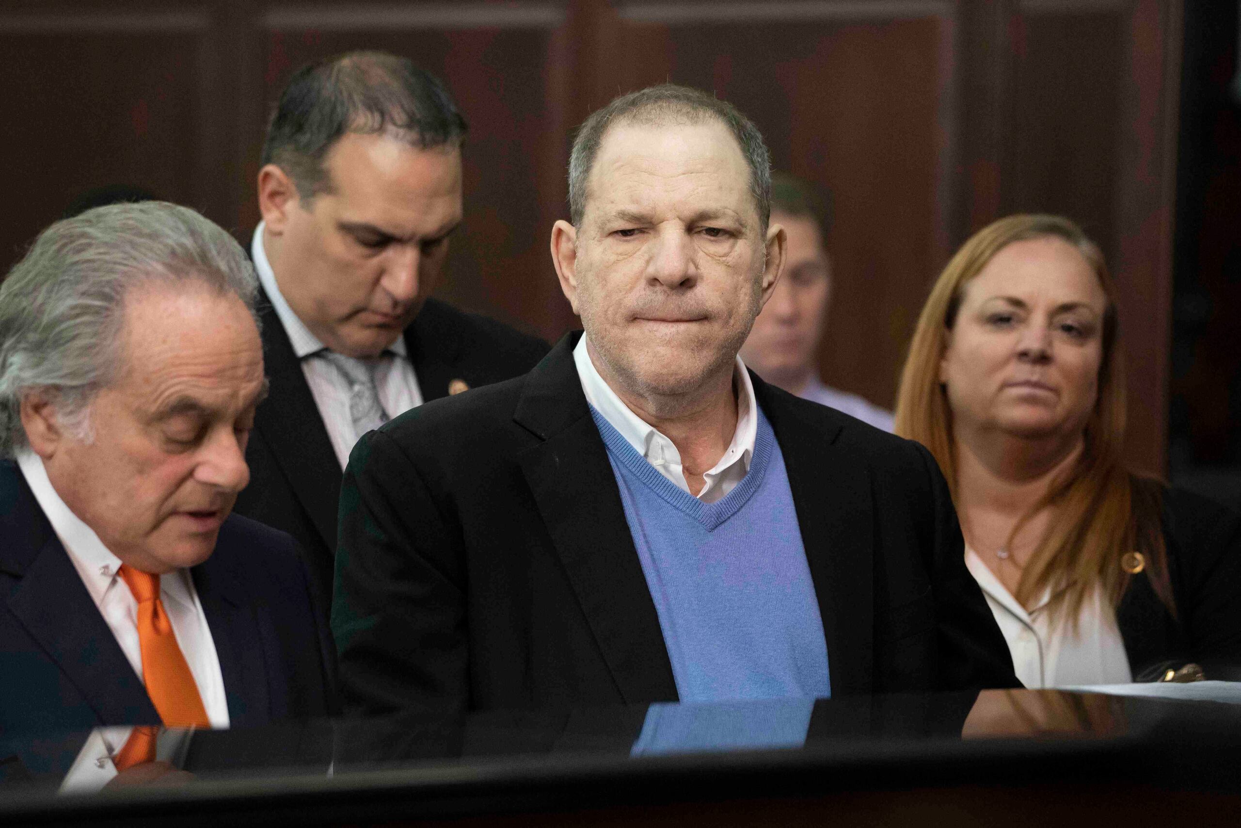 En esta foto del 25 de mayo del 2018, Harvey Weinstein comparece en un tribunal en Nueva York bajo cargos de violación y violencia sexual.  (AP)