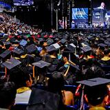 Estos estudiantes son unos duros en el salón... ¡Y en la vida!    