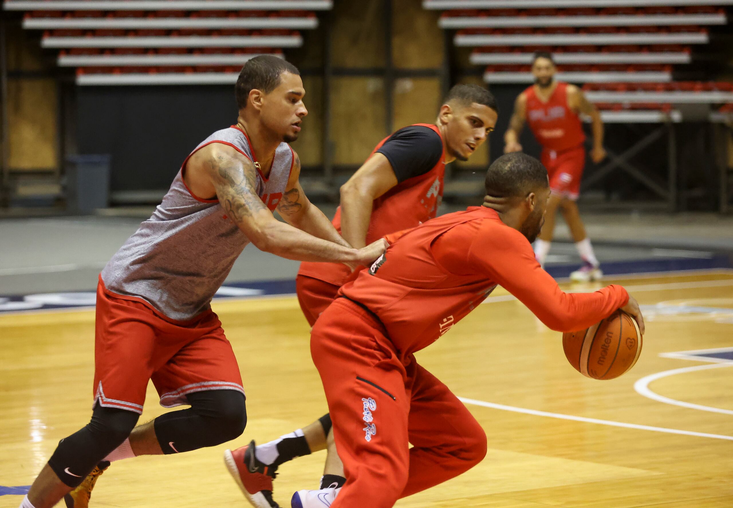 La práctica de hoy es la segunda de cuatro que hará el equipo en Puerto Rico antes de viajar a Washington.