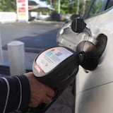 Piden suspender por 60 días arbitrios sobre transacciones de tarjetas en la compra de gasolina