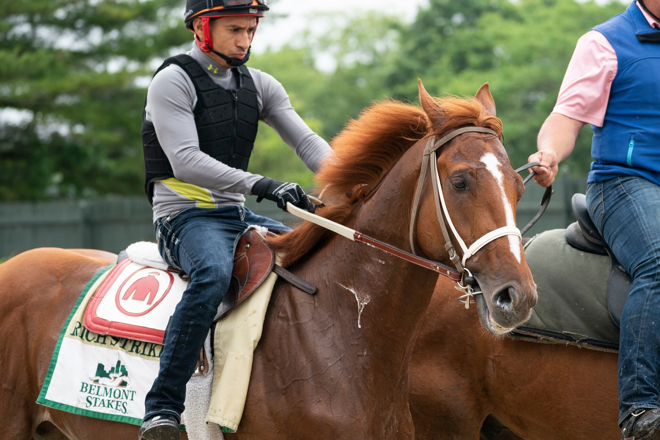 Rich Strike es retirado de la pista tras un entrenamiento para la edición 154 de Belmont Stakes.