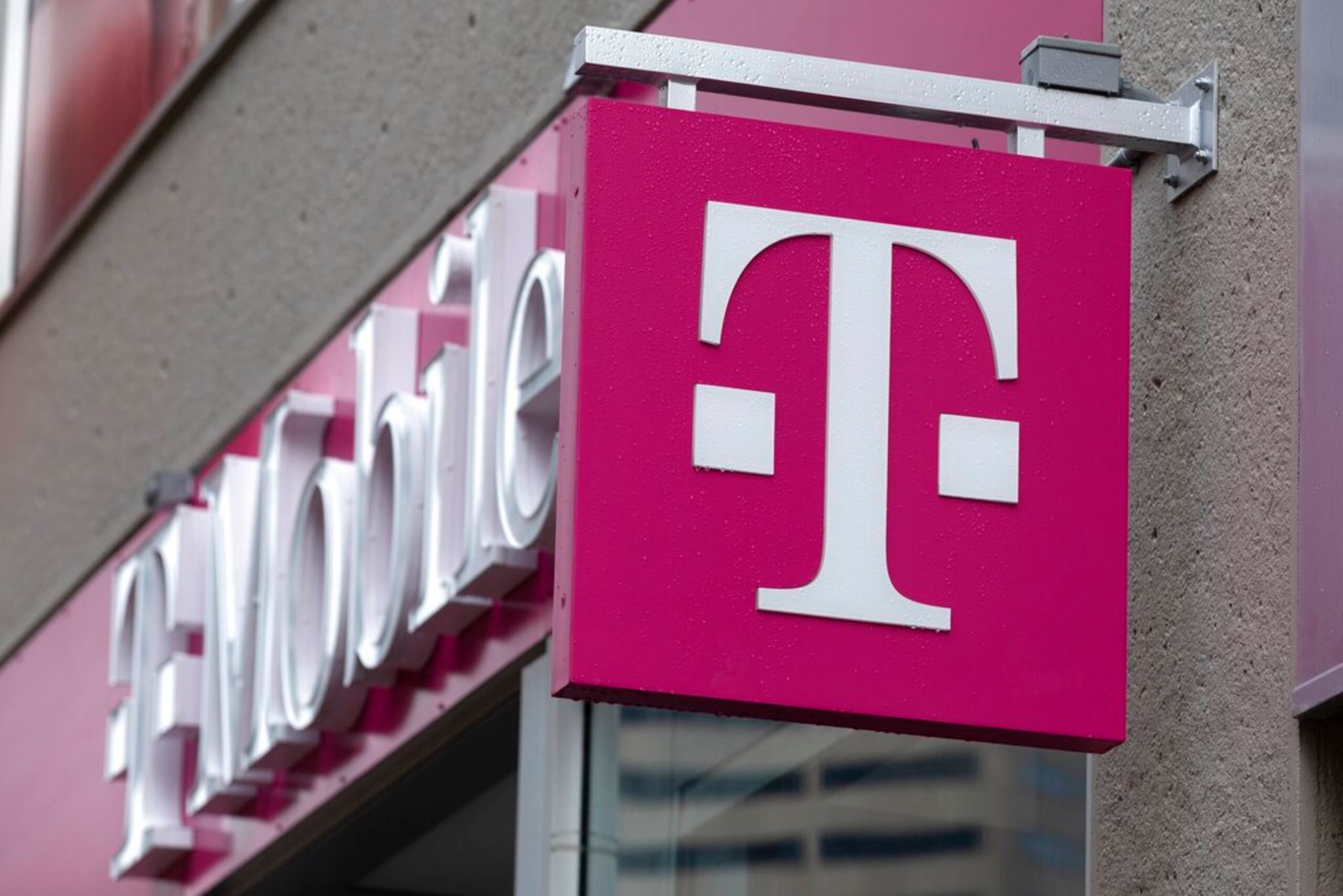 T-Mobile no ofreció de inmediato detalles sobre el motivo del corte o su alcance.