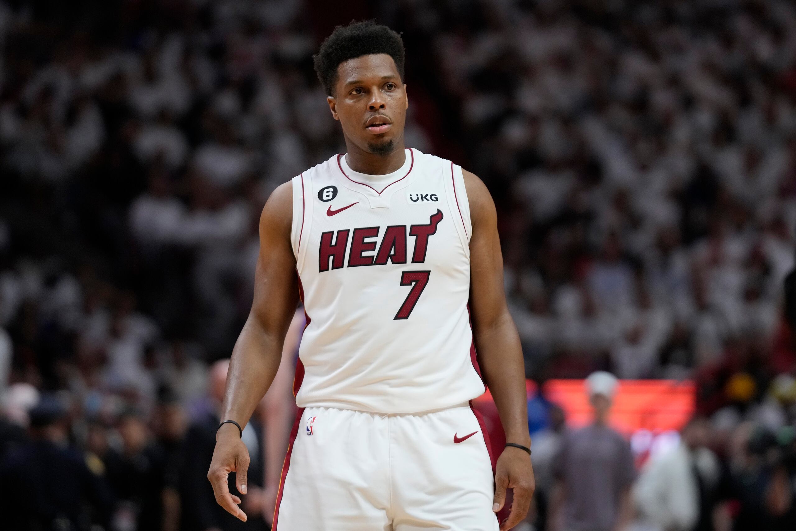 Kyle Lowry, del Heat de Miami, se lamenta durante el tercer partido de las Final.