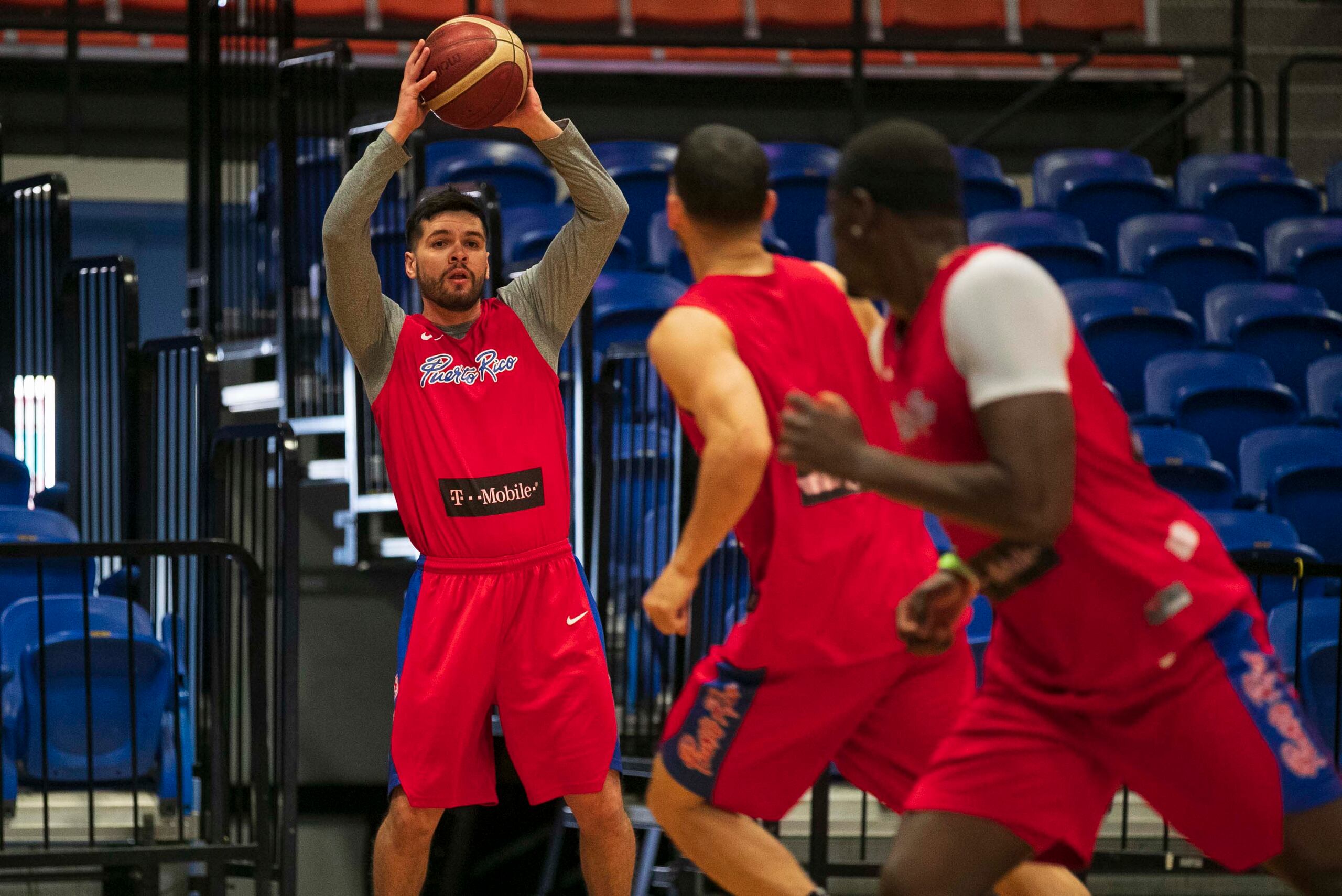 Iván Gandía se reportó a las prácticas de la Selección para la última ventana clasificatoria al AmeriCup 2022, un poco antes de lo esperado, pues la muerte de su madre lo forzó a viajar desde Chipre para estar con su familia.